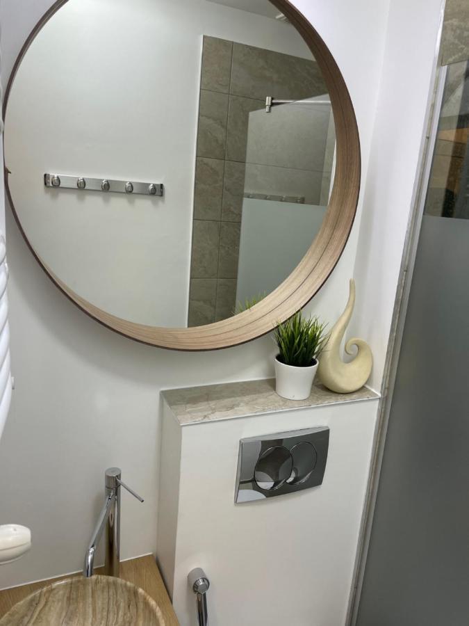 Metropole Apartments Studio City Bukarest Exteriör bild